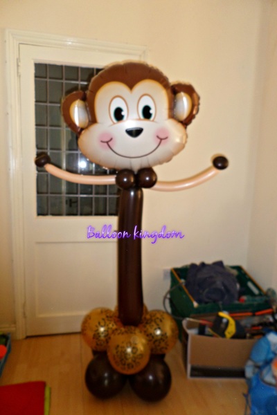 monkey balloon scuplture